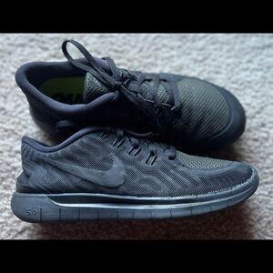 Women’s Black Nike Free Running Shoes 5.0 Size 7